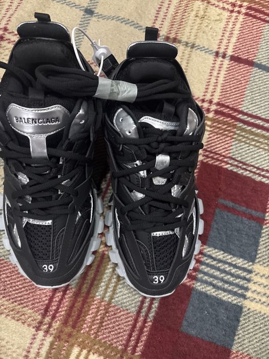 Кроссовки Balenciaga.
