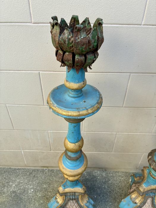 Par de tocheiros em madeira pintada e dourada a ouro D. José séc. XVIII