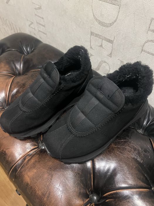 Продам зимові жіночі кросівки