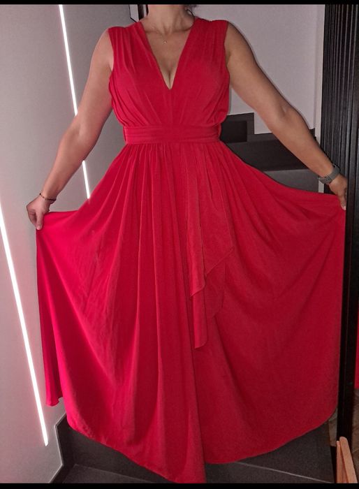Długa czerwona elegancja sukienka z dekoltem i plecami w V