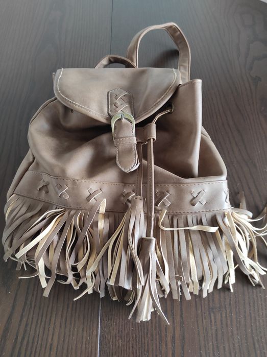 Mochila em pele - bom estado