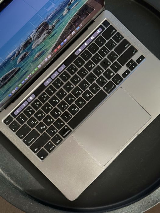 MacBook Pro 2020 i7 32GB , 512 gb