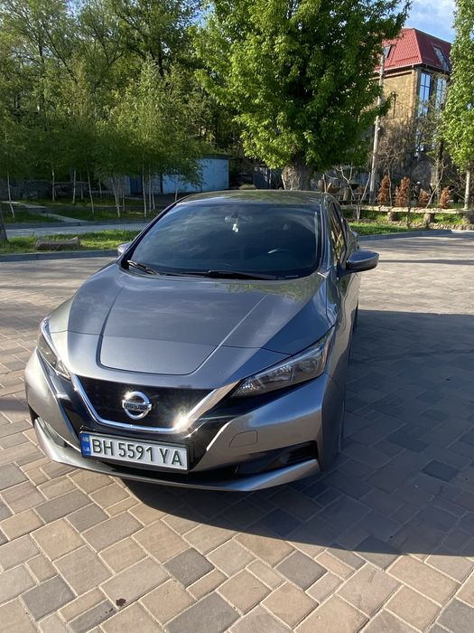 Продам электричку Nisan Leaf