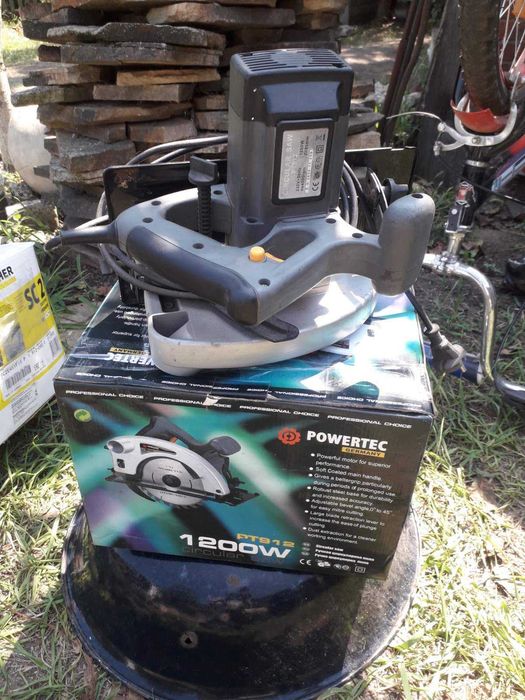 Продам Циркулярная пила 1200W PTS12
