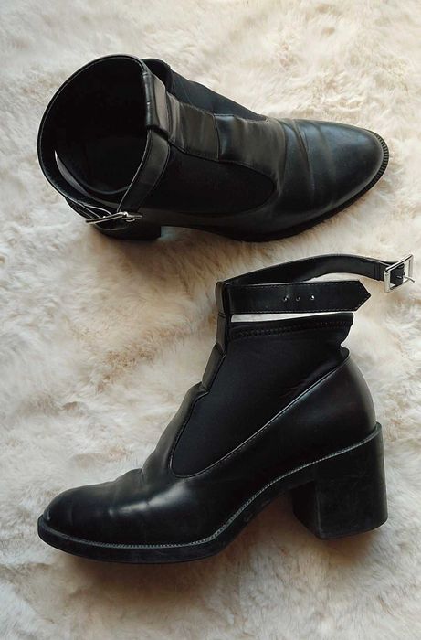 Botins com Fivela