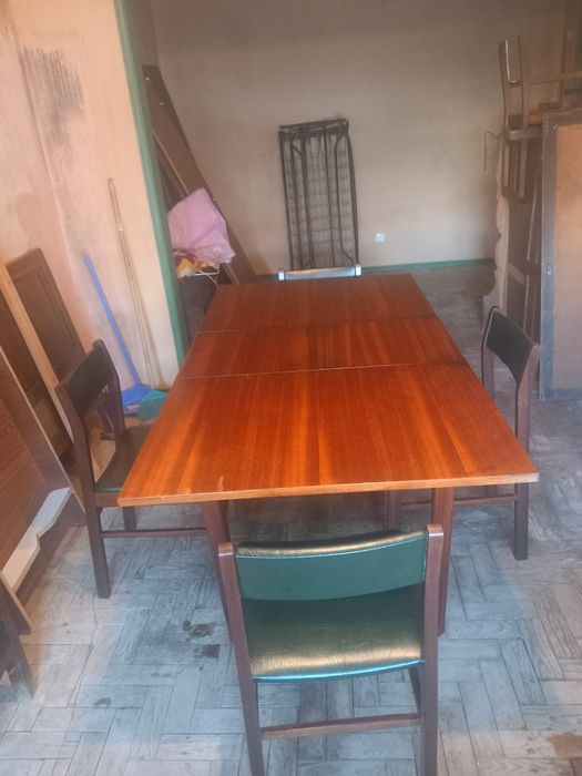 Mesa de jantar e 4 cadeiras