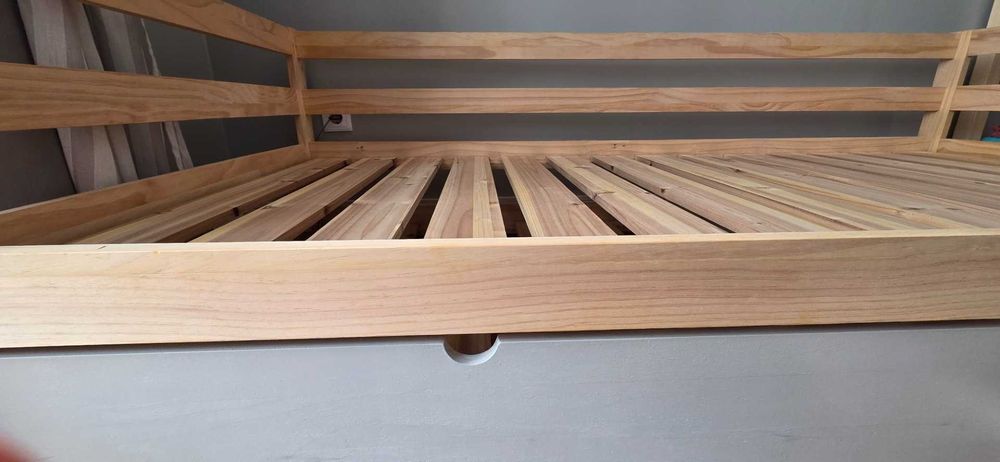 Cama de Criança em Madeira Maciça + Cama Extra Deslizante + 1 colchão – Excelente Estado