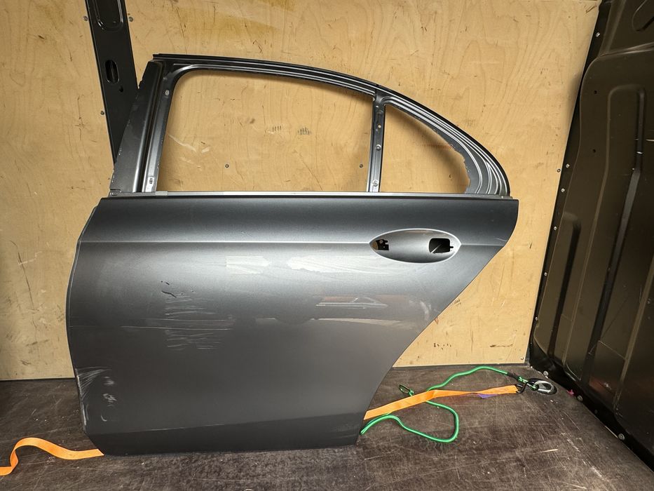 Mercedes E klasa W213 sedan drzwi lewe tył