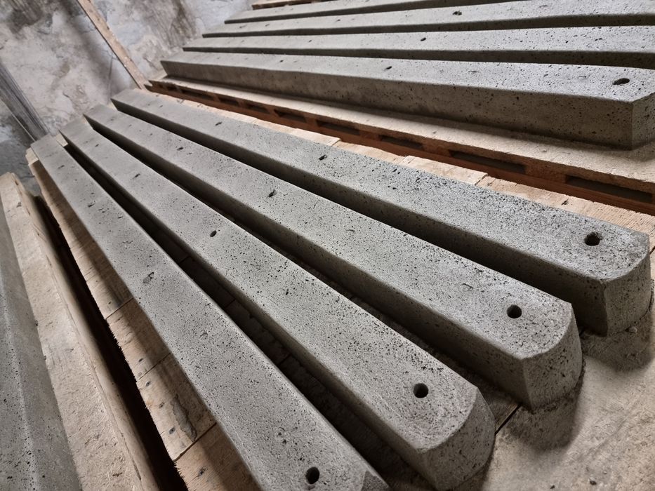 Słupki betonowe, słupki do siatki leśnej