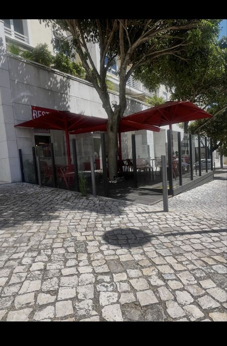 Guarda-sóis Profissionais Vermelhos 3x3m - Esplanada Restauração [Vende-se Lote]