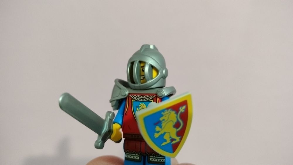 Lego mix 9 minifigurek rycerzy herbu lwa