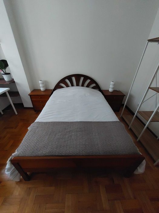 Cama casal cabeceira madeira maciça e folheada vintage cerejeira