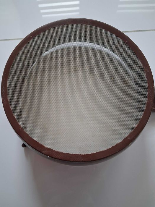 Polecam duże sitko do mąki, śred. 20,5 cm.
