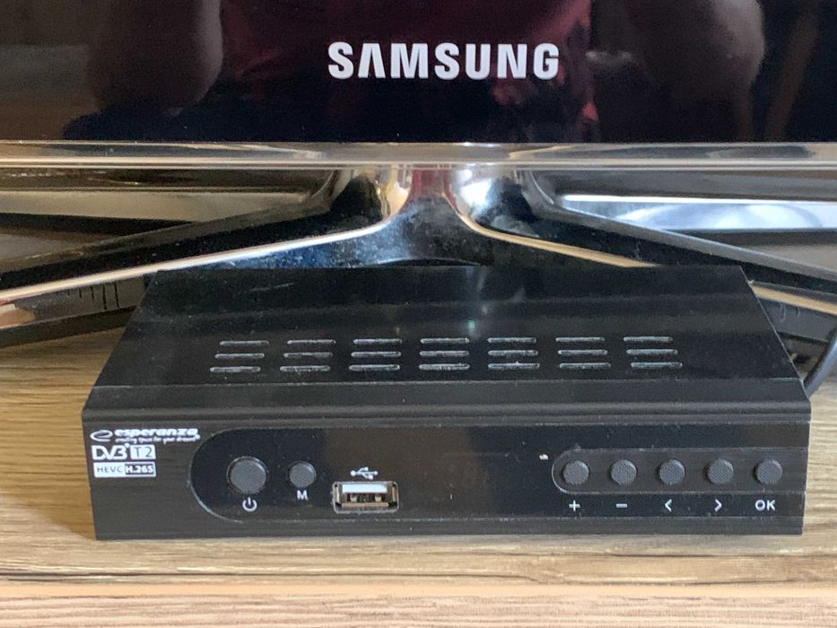 TV LED Samsung 40 cali LE40C750 z okularami 3D + Dekoder DVB-T2