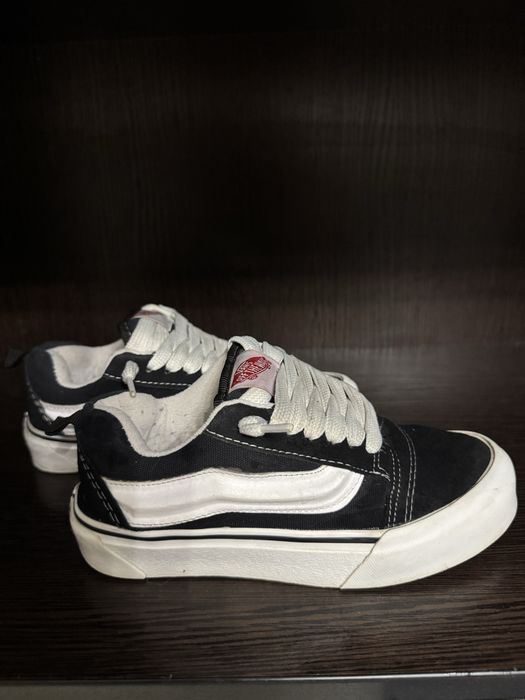 Vans knu scool.