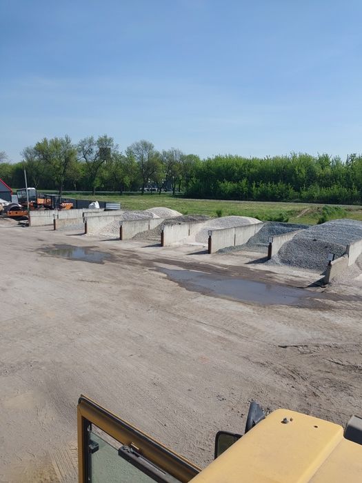 SPRZEDAM DOWIOZE Piasek Ziemia Kruszywo żużel kamień ozdobn Wapno Gruz