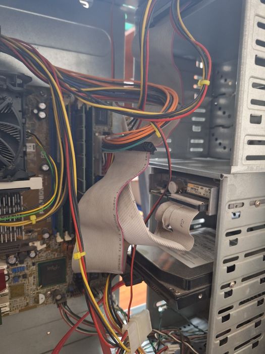 Продам компьютер 478 сокет Pentium D 2.3gb ddr  80gb hdd