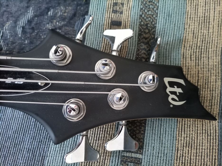 Gitara basowa ESP