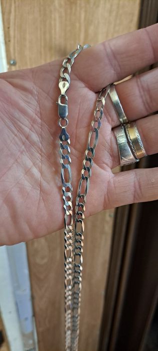 Corrente fio em prata contrastada.