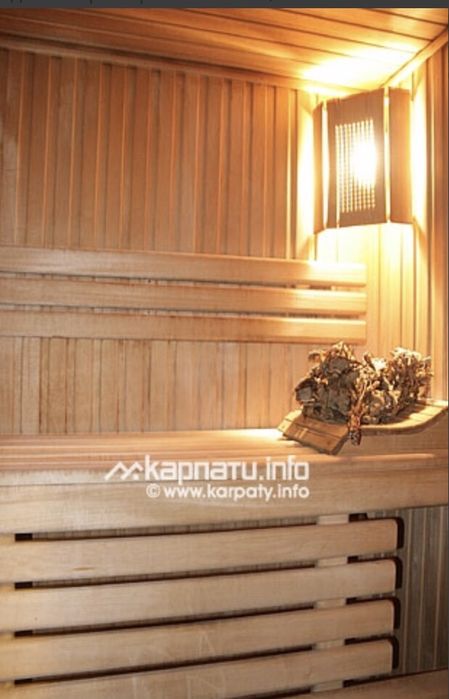 Продається котедж на 10 номерів у м. Яремче