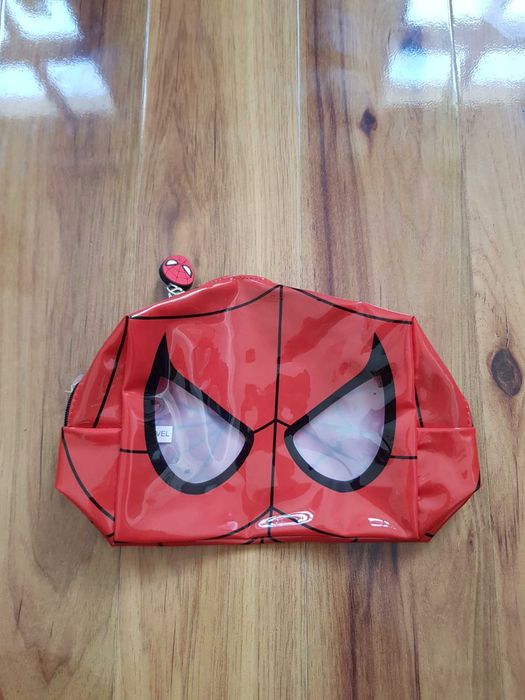 Kosmetyczka Marvel Spider-man Primark czerwona Spiderman piórnik