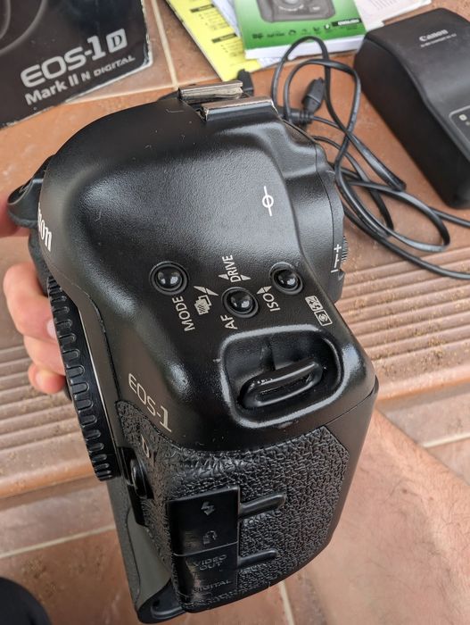 Фотоапарат дзеркальний Canon EOS-1D Mark II N (Canon 1d mk2n)