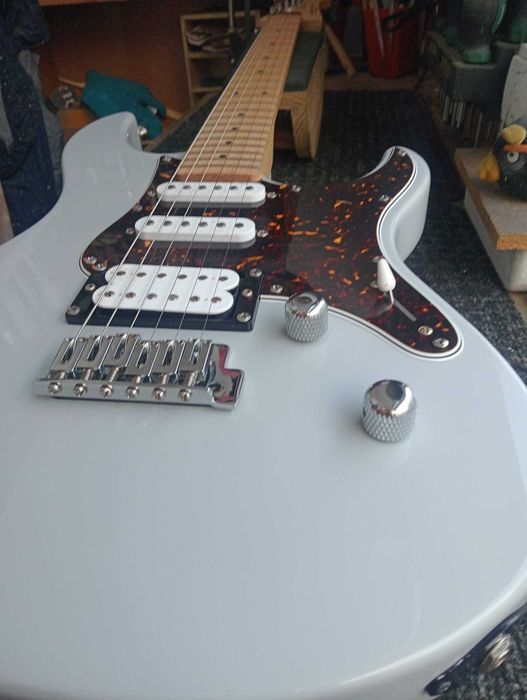 Guitarra Yamaha pacífica 112vm Cinza
