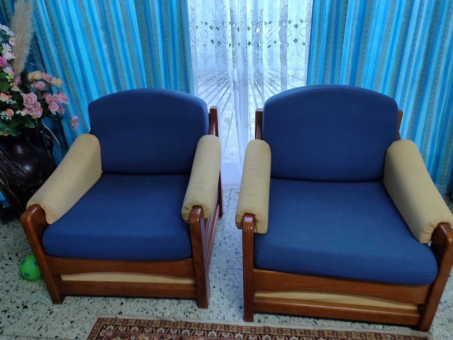 Jogo de sofás em madeira e tecido