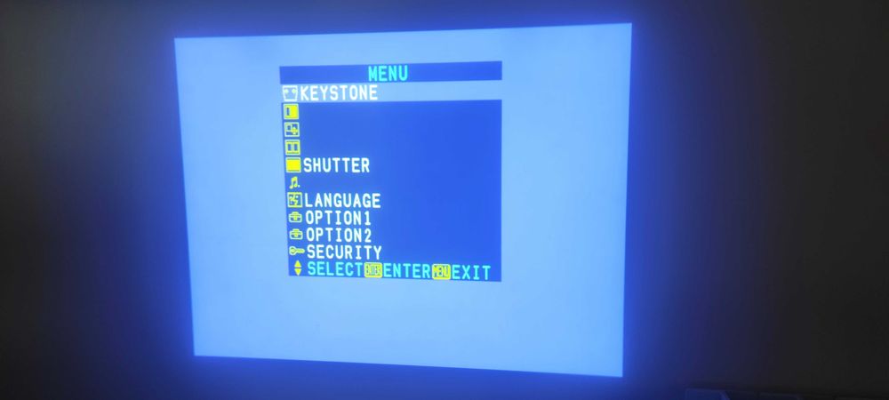 Video projector PANASONIC PT-LC56E com lâmpada sobresselente nova.