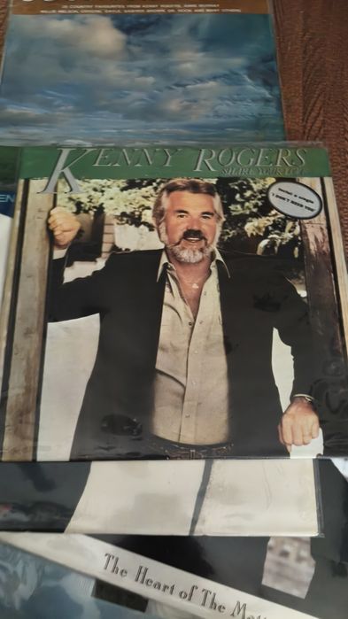 Lote Discos 
Kenny Rogers 
John Denver 
Vários Country Life
Capas e discos bom estado