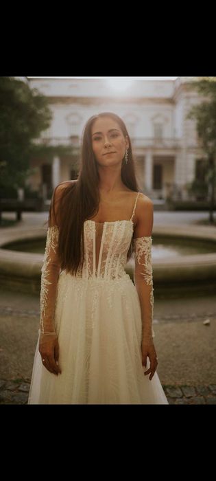 Suknia ślubna zdobiona gorset rozcięcie romantyczna delikatna litera A