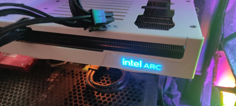 Sprzedam komputer gamingowy ryzen Intel arc
