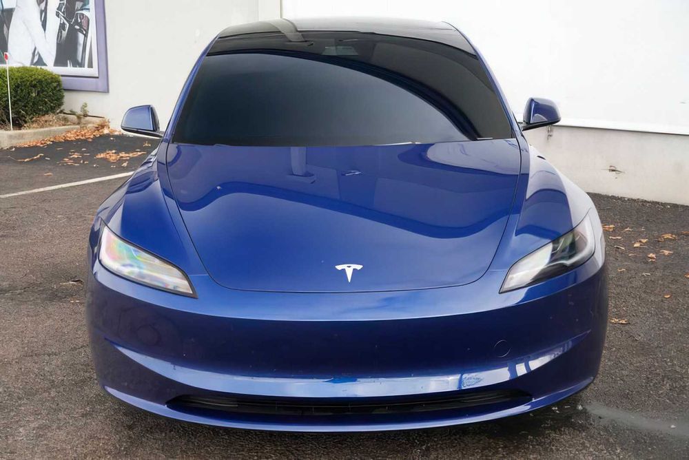 Tesla Model 3      2025