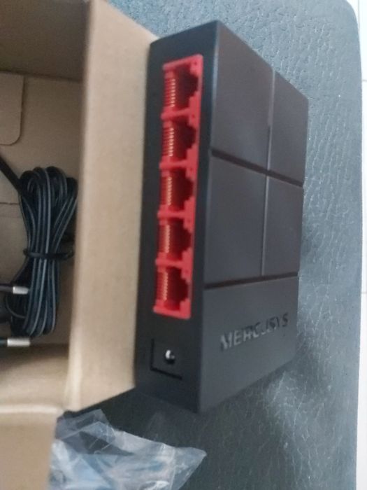 5-Port 10/100/1000 Mbps Switch64284412601858122