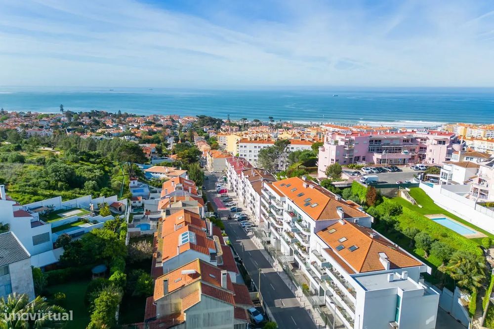 Exclusiva Moradia na Parede com Vista de Mar e Apartamento T1 Independ