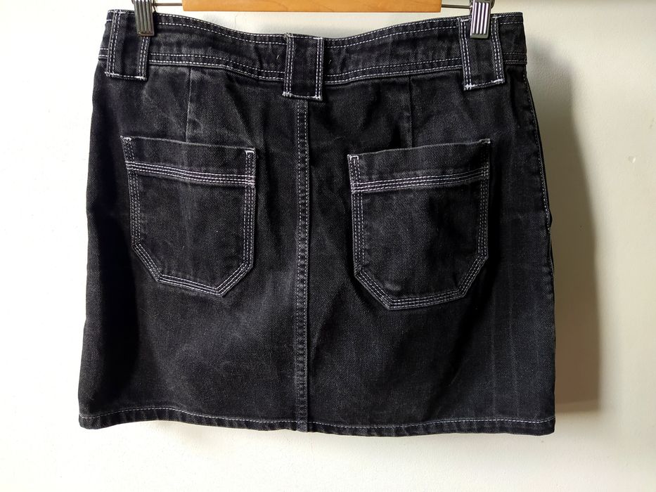 Krótka jeansowa spódnica 40
Stan