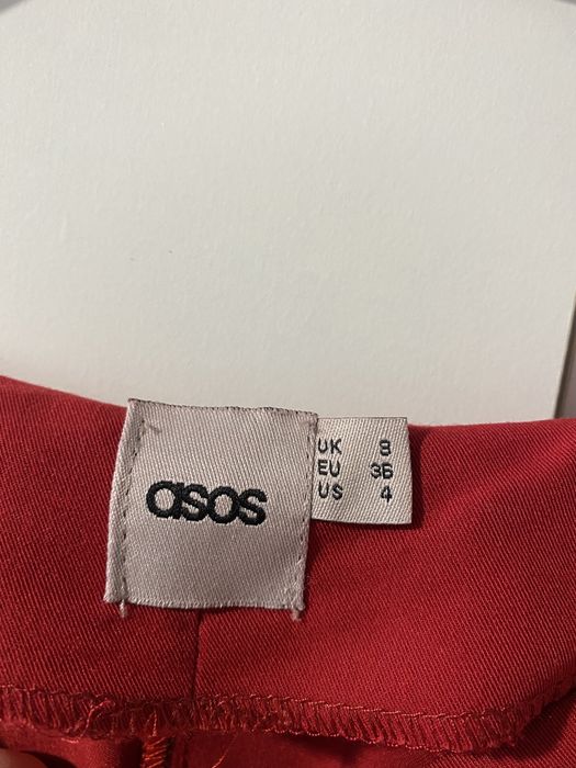 sukienka na wesele czerwona asos rozkloszowana oversize tweedowa