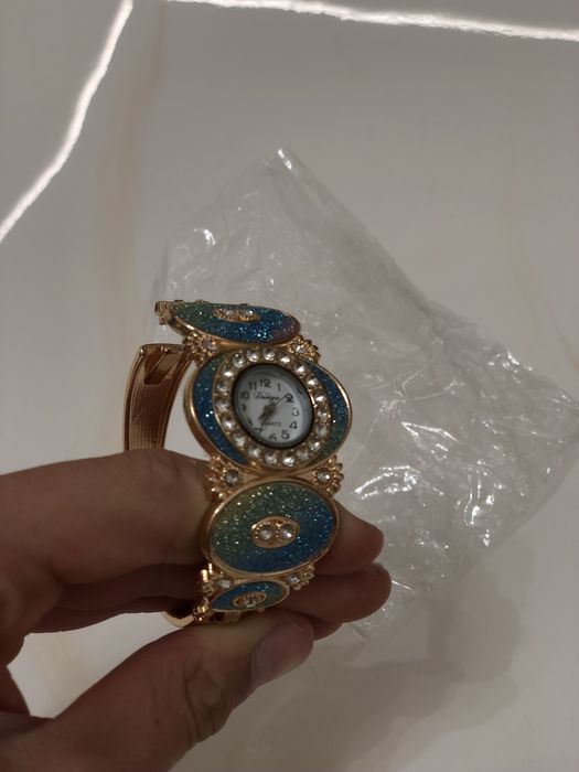 Продам годиник жіночій