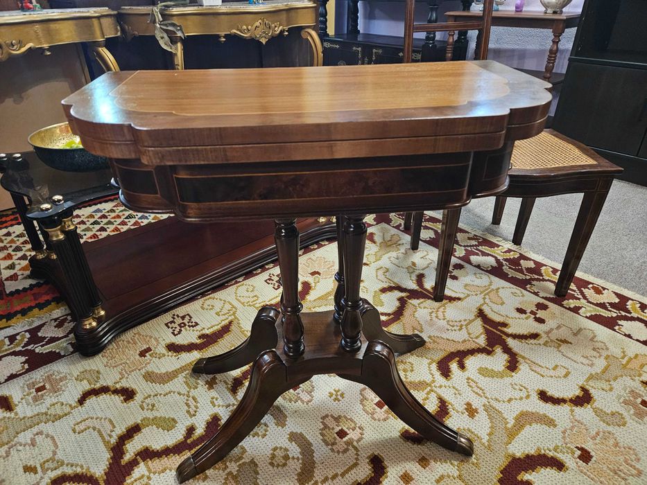 Mesa de jogo antiga totalmente restaurada