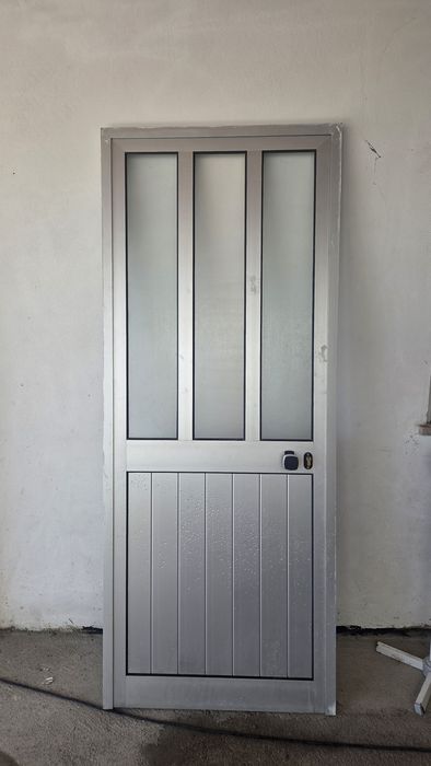 Porta de  alumínio