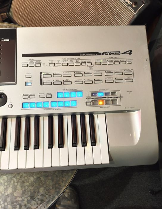 Yamaha Tyros 4 keyboard organy instrument klawiszowy