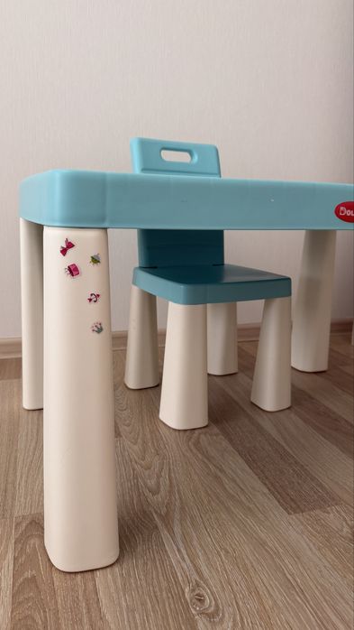 Продам детский стол и стул