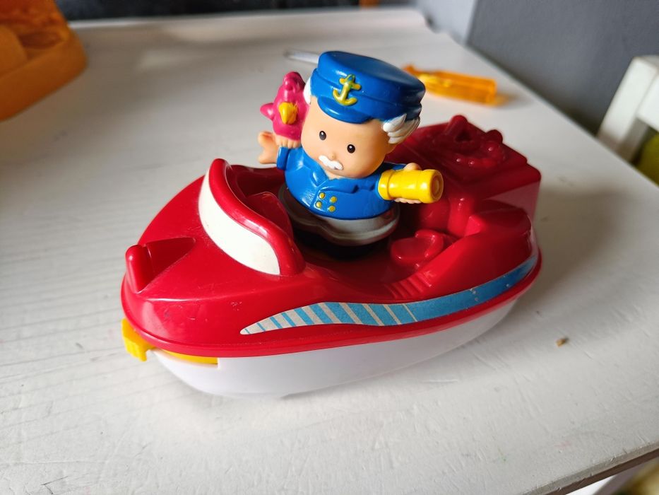 Motorówka kapitan little people statek samojezdny efekty figurka
