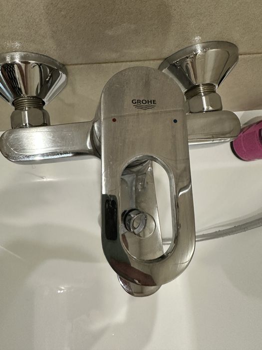 Смеситель для ванной Grohe оригинал( лейка и шланг в подарок)