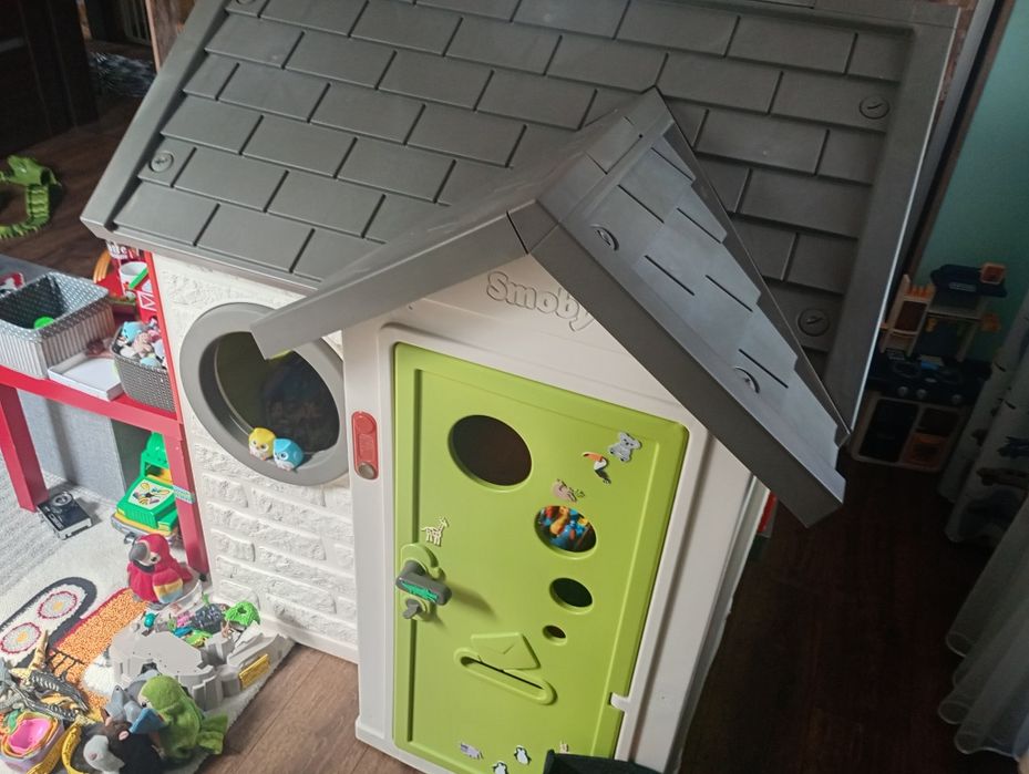 Domek dla dzieci na zewnątrz