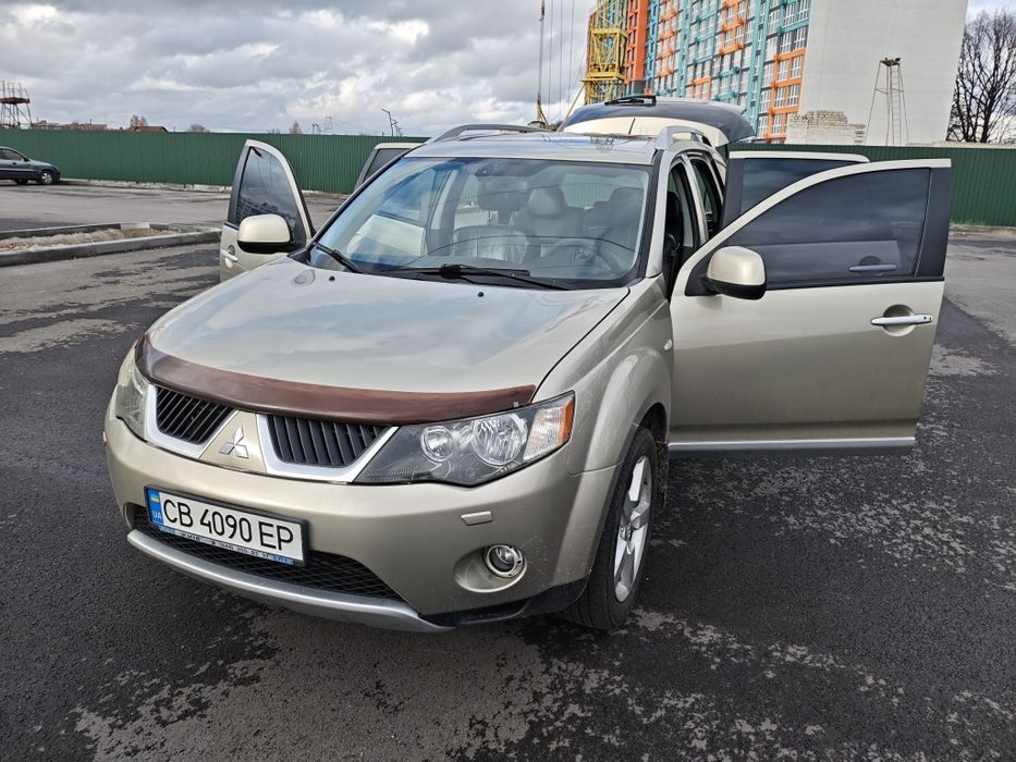 Mitsubishi Outlander XL