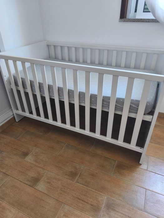 Cama de bebé convertível