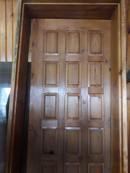 Продам дерев'яні двері з коробкою