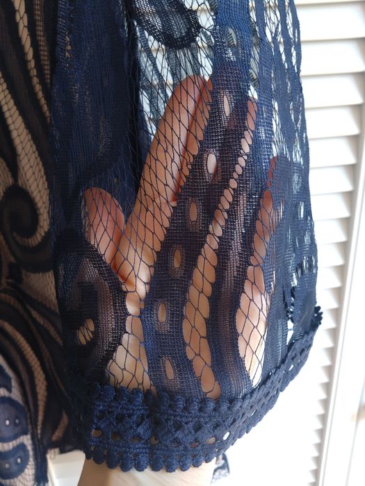 Koronkowa elegancka sukienka Zalando