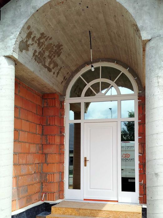 Drzwi DŁUGOSZ zewnętrzne łukowe naświetla Willa Parkowa MG Projekt